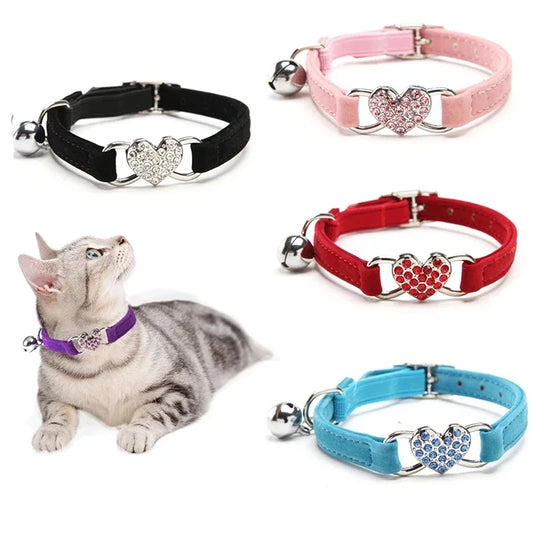 Collar para gato con cascabel y dije de corazón